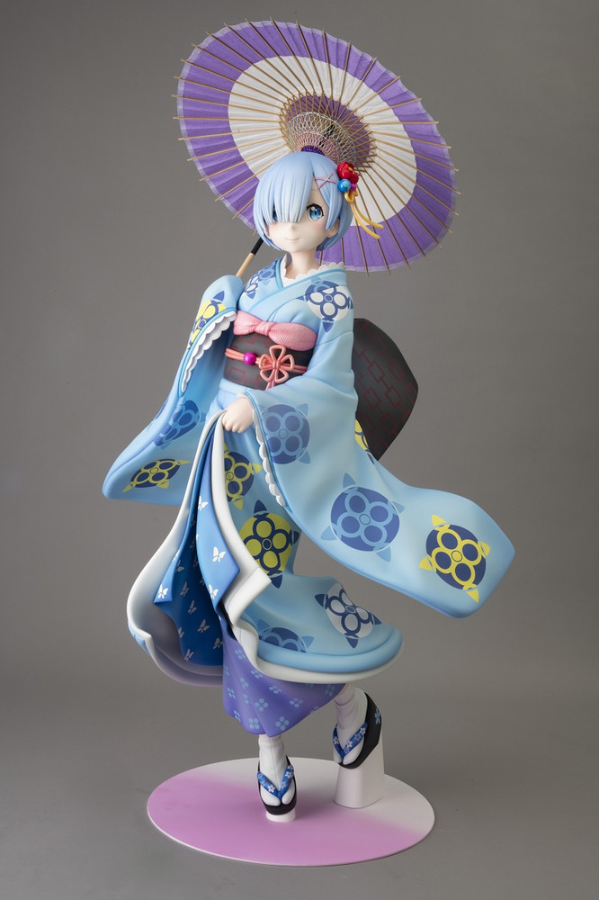 Right Stuf Anime: Lebensgroße Figur von Rem vorgestellt ...